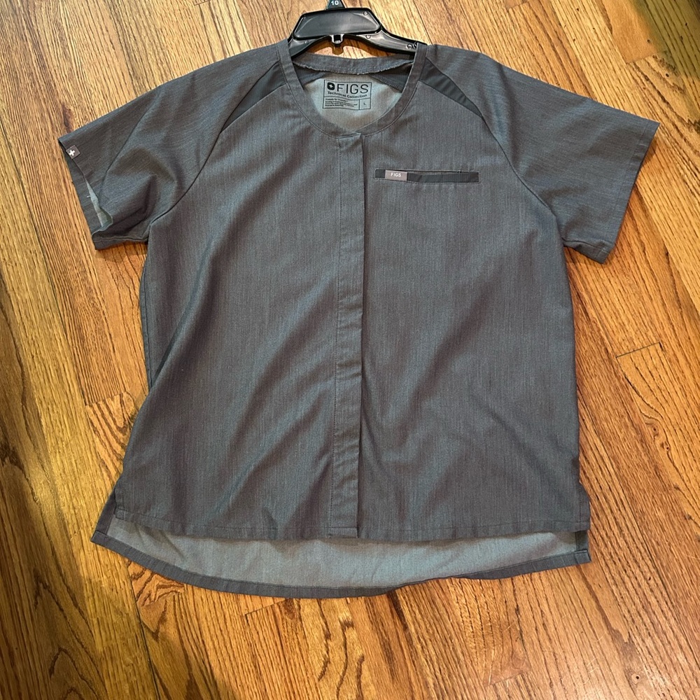 FIGS Charcoal Technical Collection Top